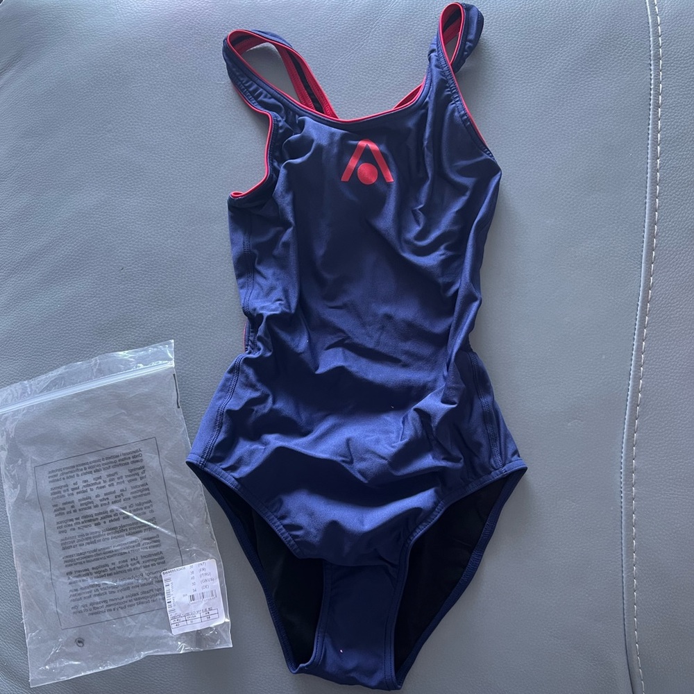 NWT AQUASPERE SWIM ESSENTIALS CLASSIC BACK WOMENS SWIM SUIT